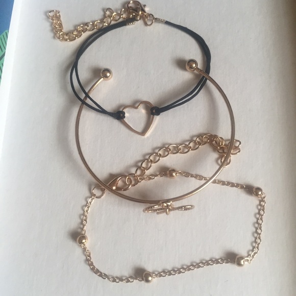 3 Piece Bow and Heart Bracelet Set - Picture 2 of 7
